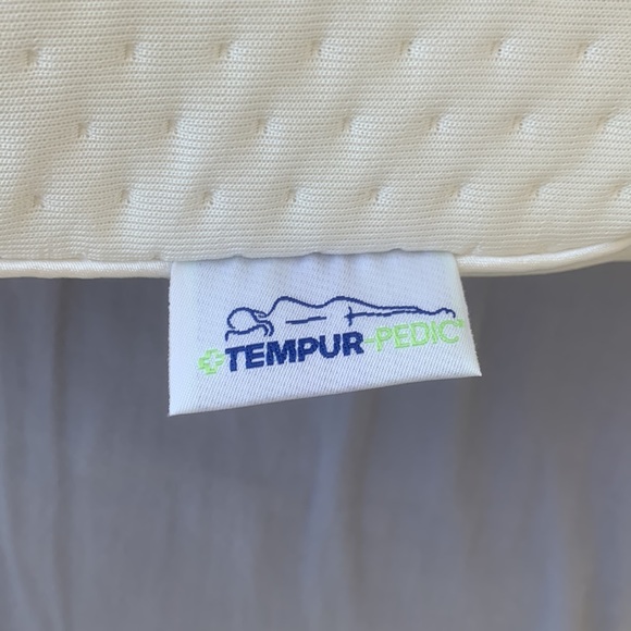 [SOLD] Tempur Neck Pillow Small - Picture 6 of 8